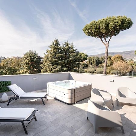 Luxury - Jacuzzi Apartments Near Rome Velletri Buitenkant foto