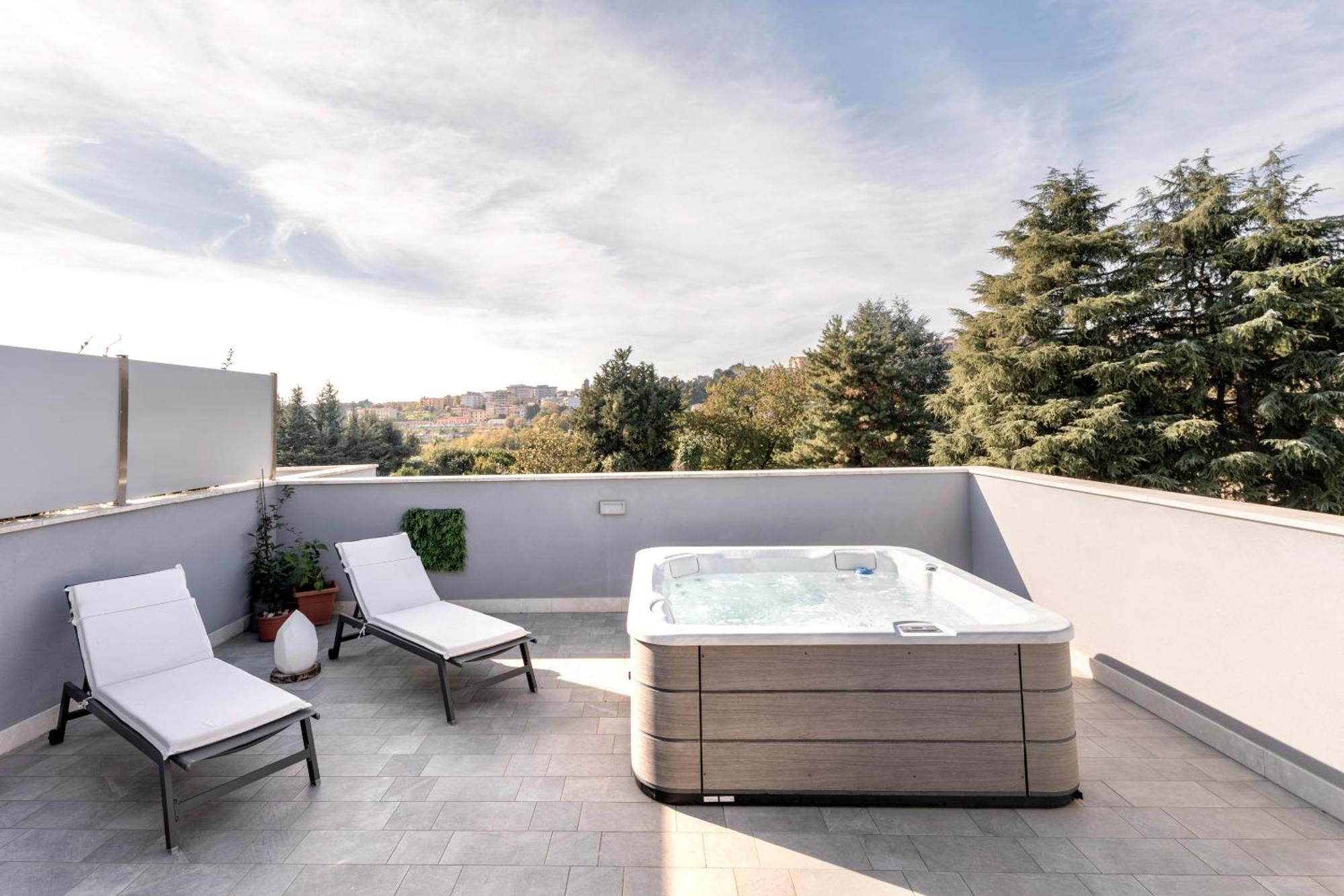 Luxury - Jacuzzi Apartments Near Rome Velletri Buitenkant foto